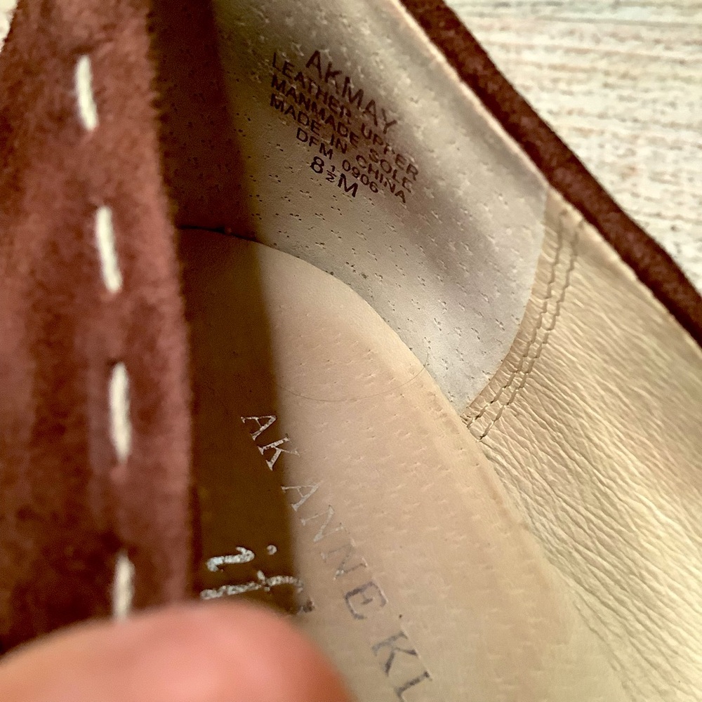 AK Anne Klein Flex Kitten Heels Brown Suede, Bows & Contrasting Cream Stitch - Picture 16 of 16